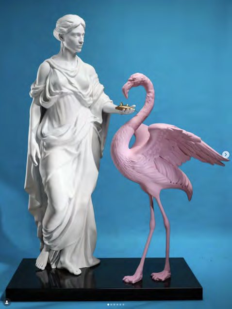 Fortuna feeding a Flamingo — pembe flamingolu, drapeli mermer figür