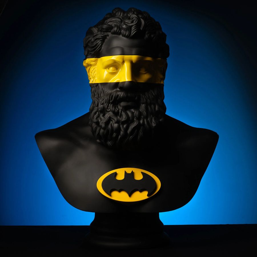 Batman — Emre Yusufi heykeli