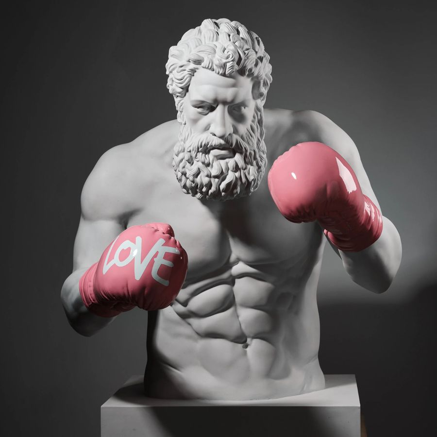 The Champ Love — Emre Yusufi heykeli